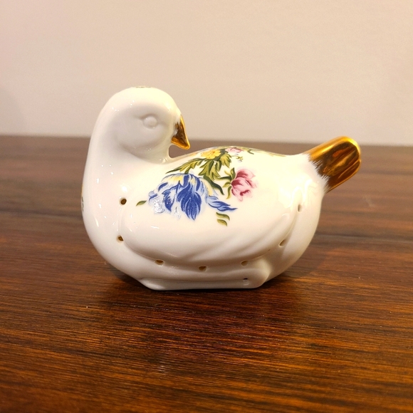 Elizabeth Arden Other - VTG Elizabeth Arden Chelsea Gardens Floral Porcelain Dove Potpourri Diffuser